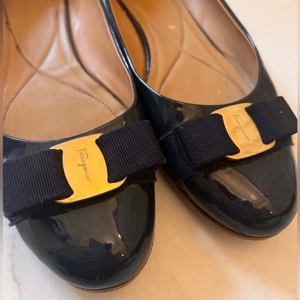 Salvatore Ferragamo Varina flat 10 navy